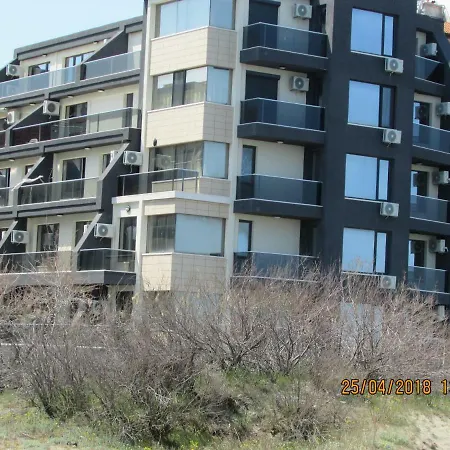 синият залив Apartamento Pomorie