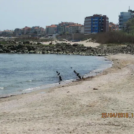 синият залив Apartamento Pomorie